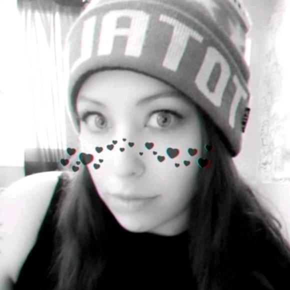 Meet your Posher, Kirsten - Picture 1 of 2